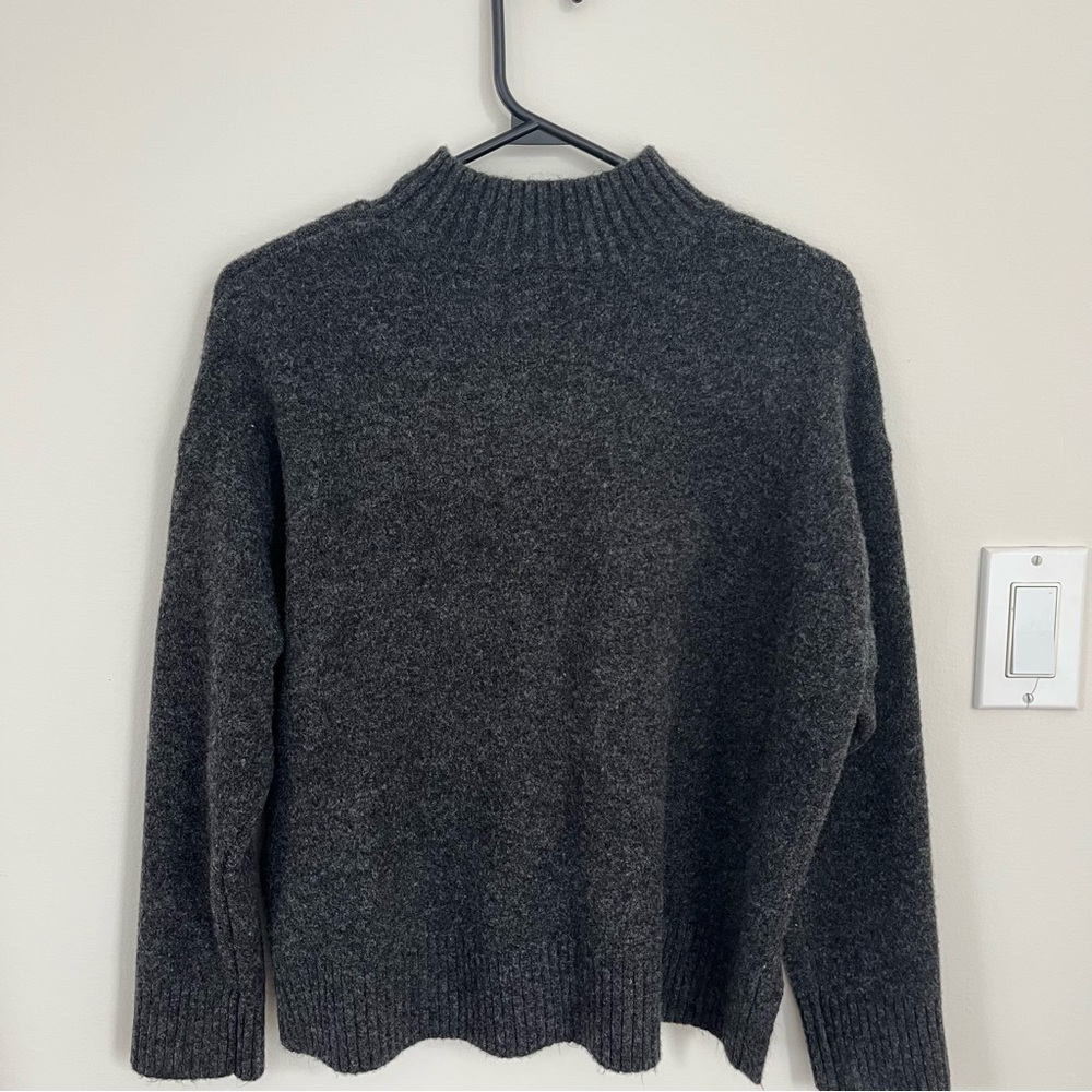 Uniqlo MockNeck Sweater